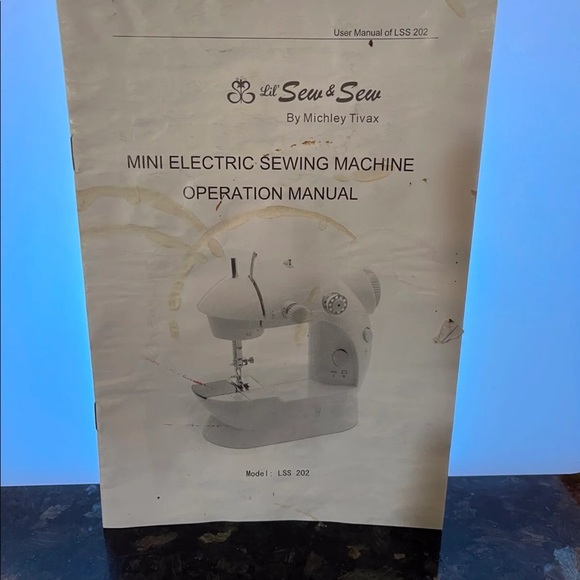 Lil' Sew & Sew Sewing Machine - Picture 4 of 7